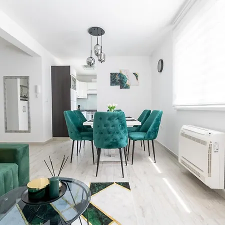 Апартаменты Silver Luxury Apartment