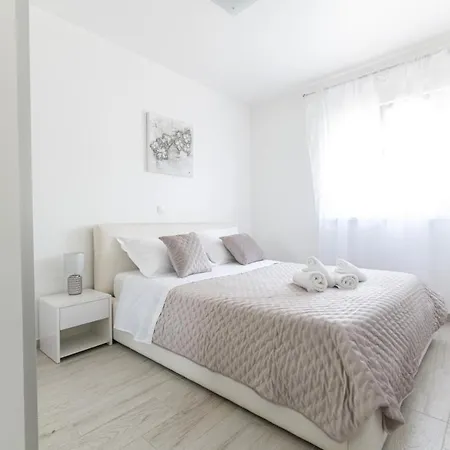 Silver Luxury Apartment