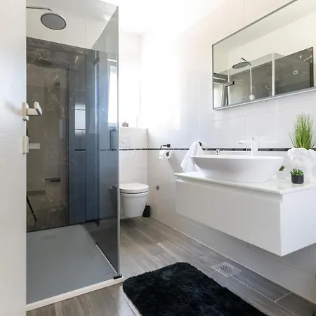 Silver Luxury Apartment Lägenhet