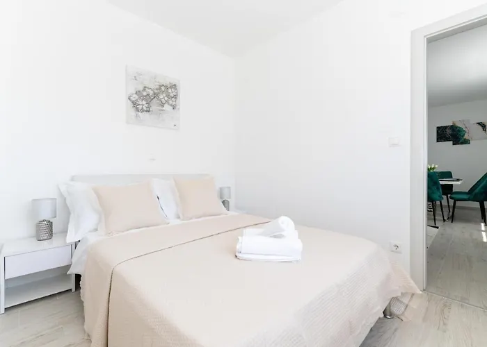 Апартаменты Silver Luxury Apartment