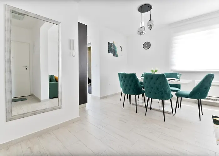 Silver Luxury Apartment *