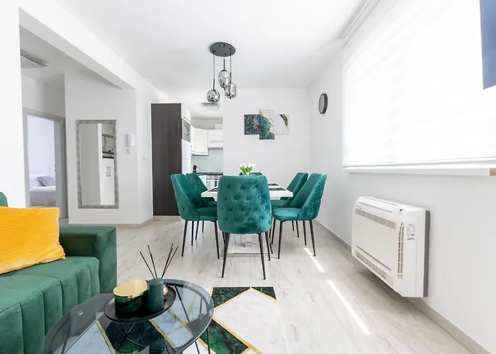 Апартаменты Silver Luxury Apartment