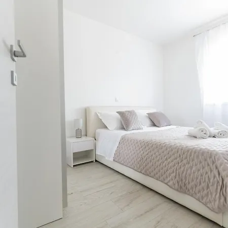 Silver Luxury Apartment